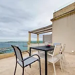 Vista Laguna, Harbour View With A Terrace 아파트