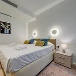 Vista Laguna, Harbour View With A Terrace 아파트