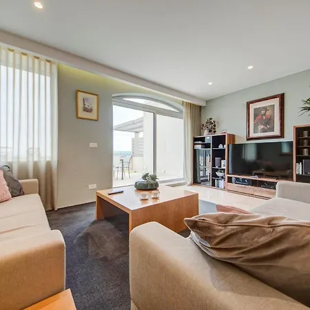Vista Laguna - Harbour View - Private Jacuzzi * Għajnsielem