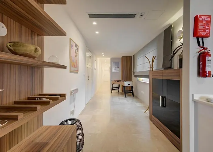 Vista Laguna, Harbour View With A Terrace Apartamento Ghajnsielem