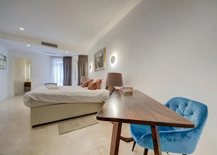 Vista Laguna, Harbour View With A Terrace *