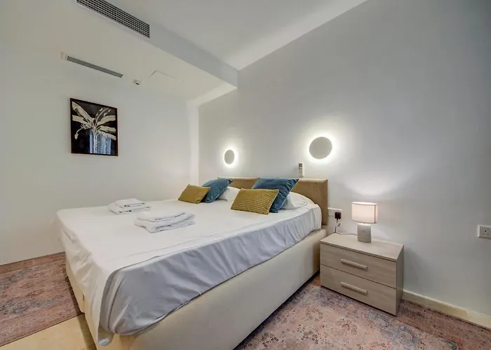 Vista Laguna, Harbour View With A Terrace Apartamento