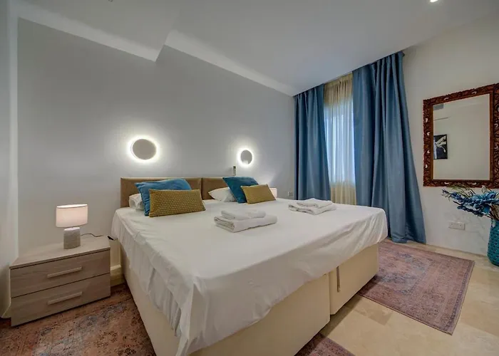 Vista Laguna, Harbour View With A Terrace Apartamento Ghajnsielem