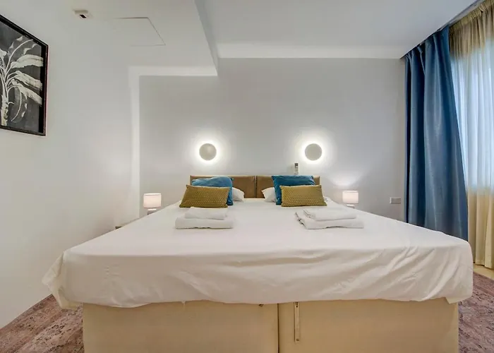 Vista Laguna, Harbour View With A Terrace